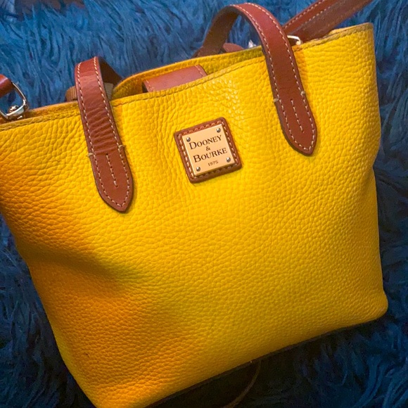 Dooney & Bourke Handbags - Mustard dooney &bourke pebble  small zip sac